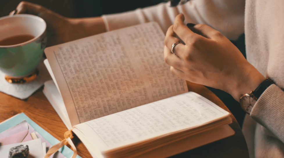 Digital Journaling vs. Paper Journaling: Which One Feels More Like&nbsp;You?