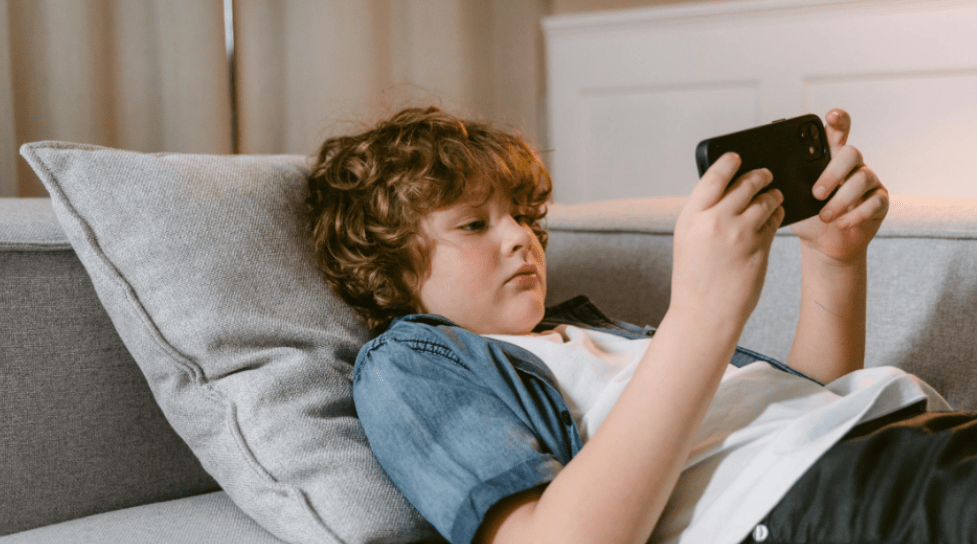 Your Screen Time Habits: Helpful or&nbsp;Harmful?